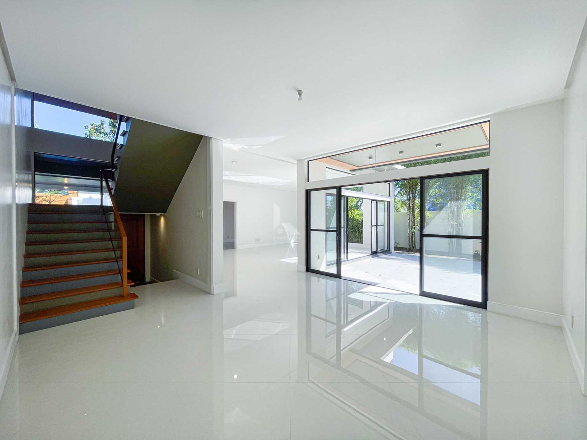 Classy Contemporary House and Lot in Ayala Southvale Sonera photo 5