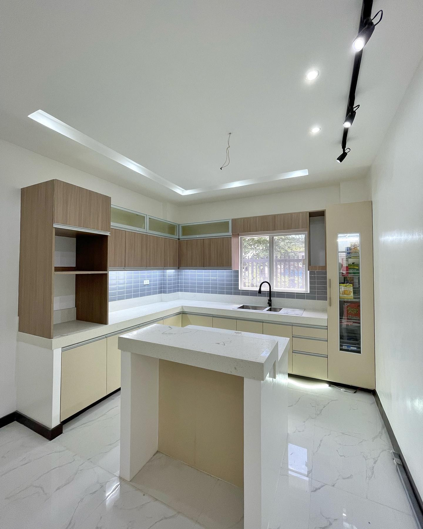 Brand New 3-Storey Corner House for Sale photo 5