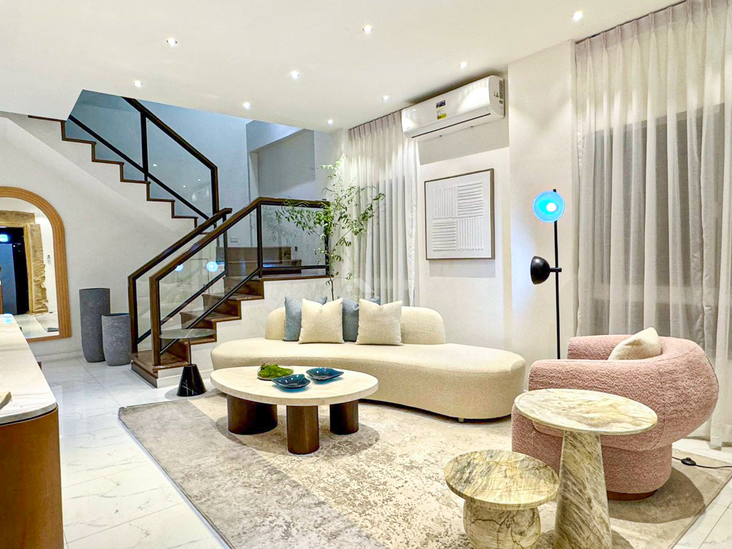Cozy Modern Contemporary Corner House and Lot photo 3