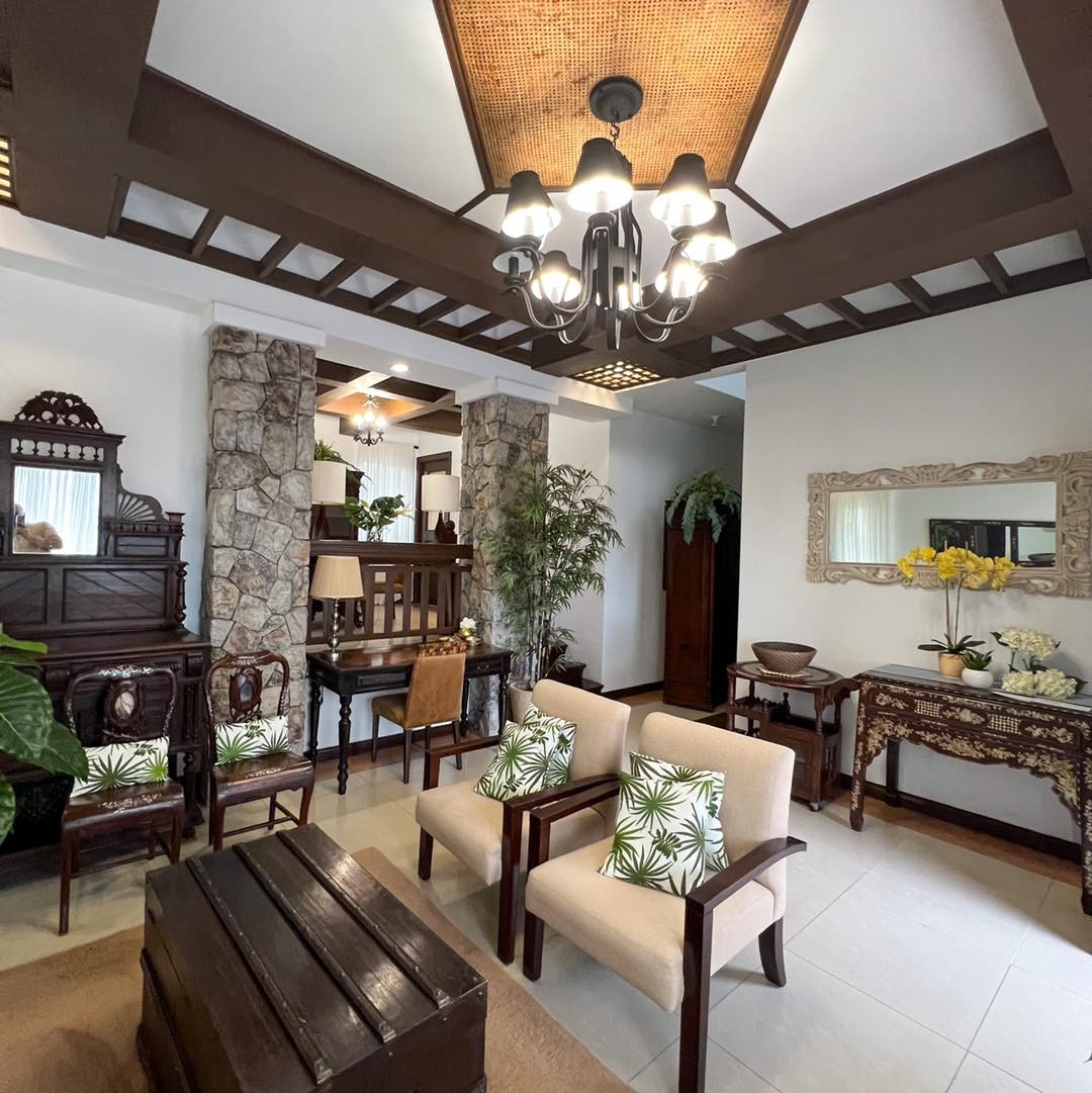 Austalian Architecture inspired Home for sale in Timberland Heights photo 3