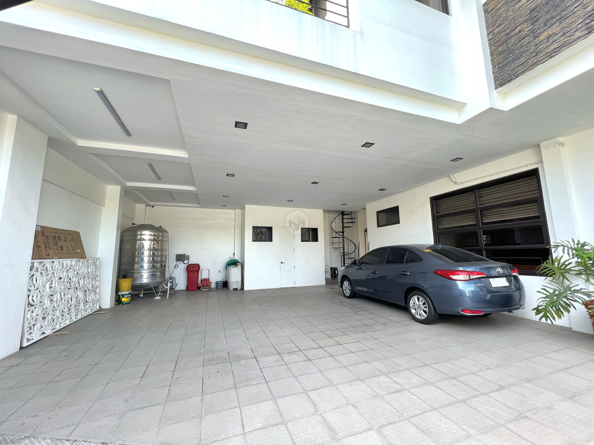 Attractive Prime House and Lot for Sale photo 2
