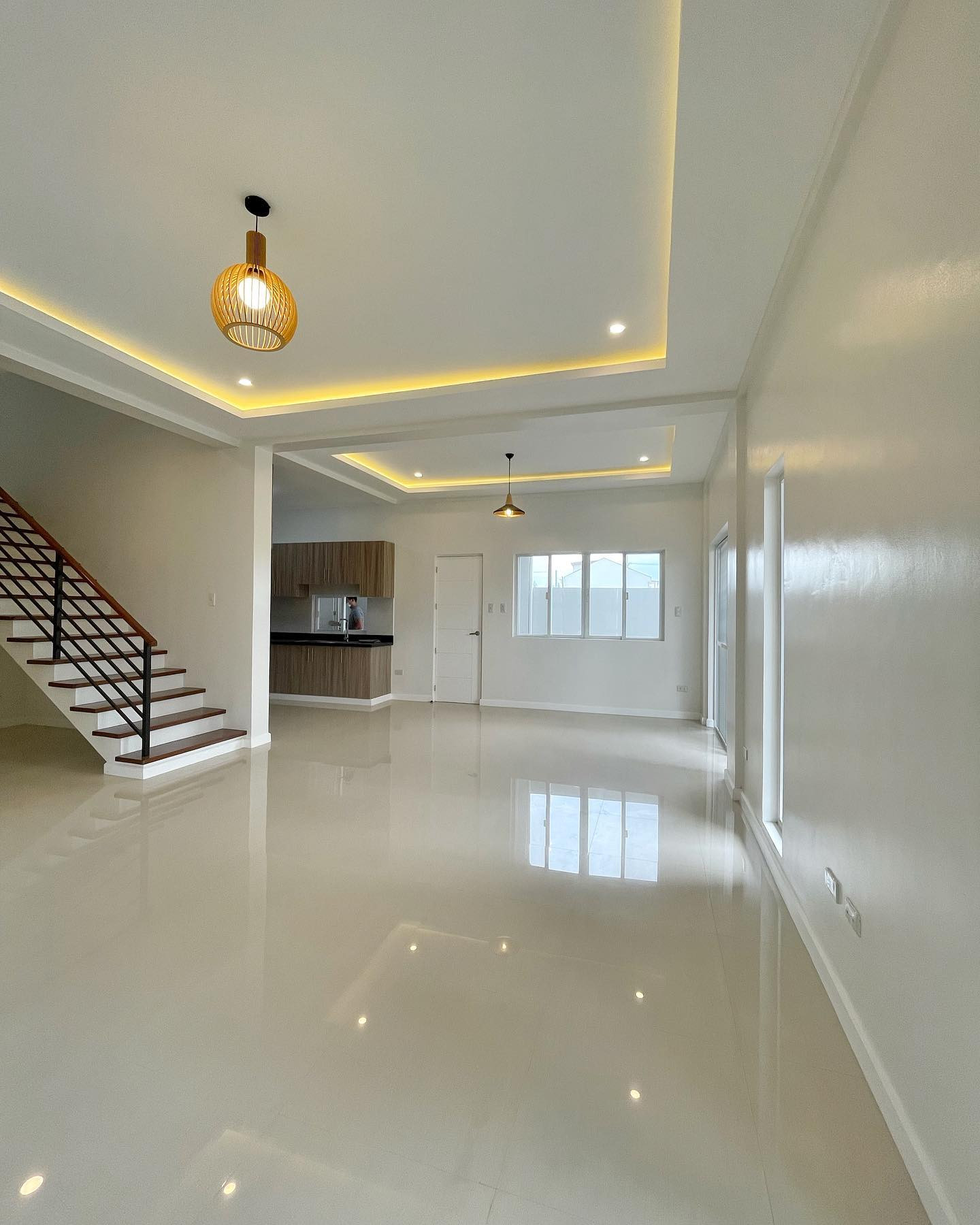 Brand New Modern House for Sale in Greenwoods Executive Village photo 5
