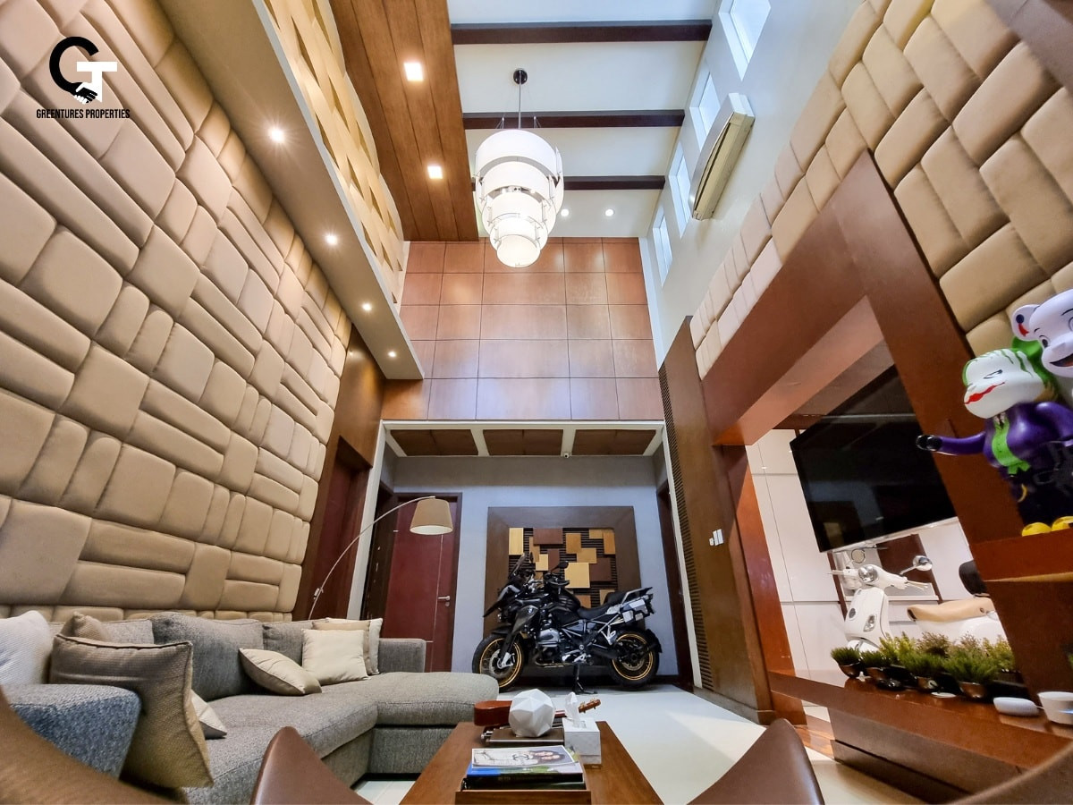 Modern Residential/Commercial Property with Helipad photo 4