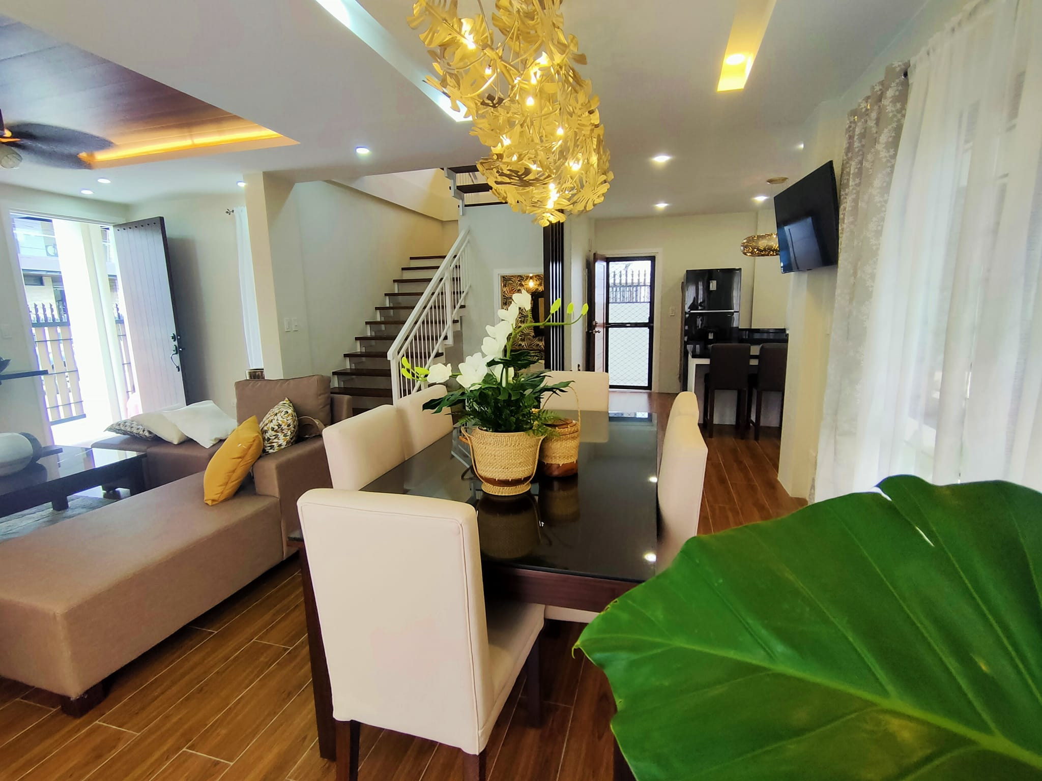 Sophisticated Modern Furnished Home for Sale near Clark photo 1