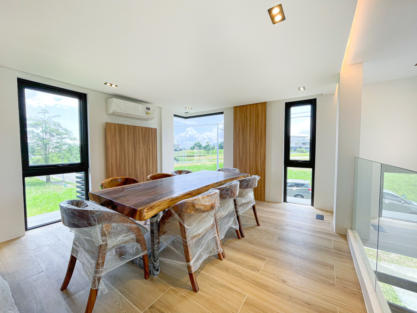 Sophisticated Modern Contemporary House and Lot For Sale photo 4