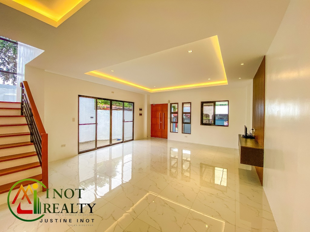 Elegantly Finished 3 Storey House and Lot photo 2