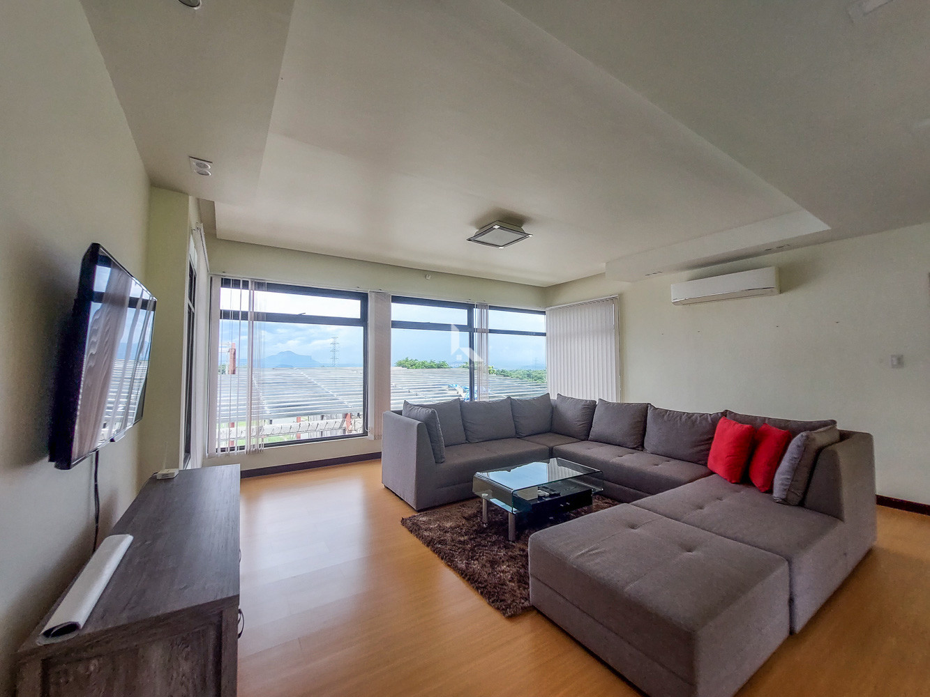 2 Storey Home for sale in Tagaytay Highlands photo 4