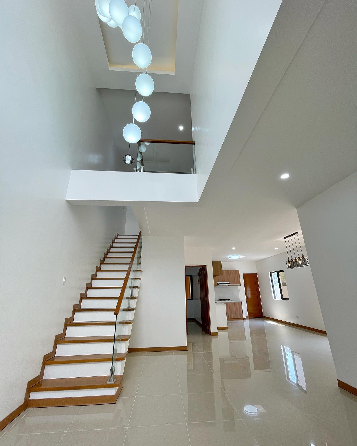 Brand New Modern House for Sale in Greenwoods Executive Village photo 3