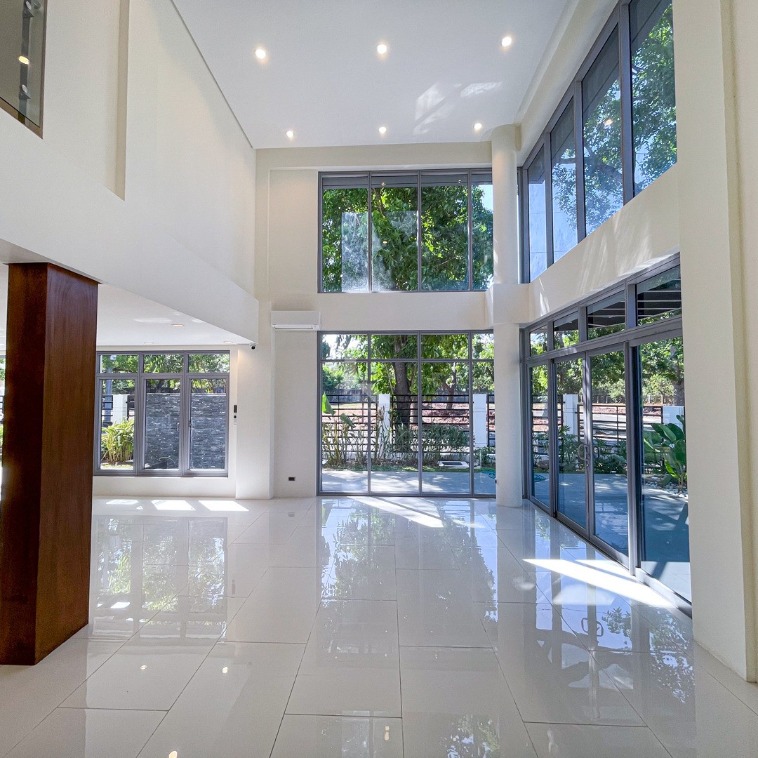 Vast Luxurious House and Lot For Sale at The Manila Southwoods Village photo 3