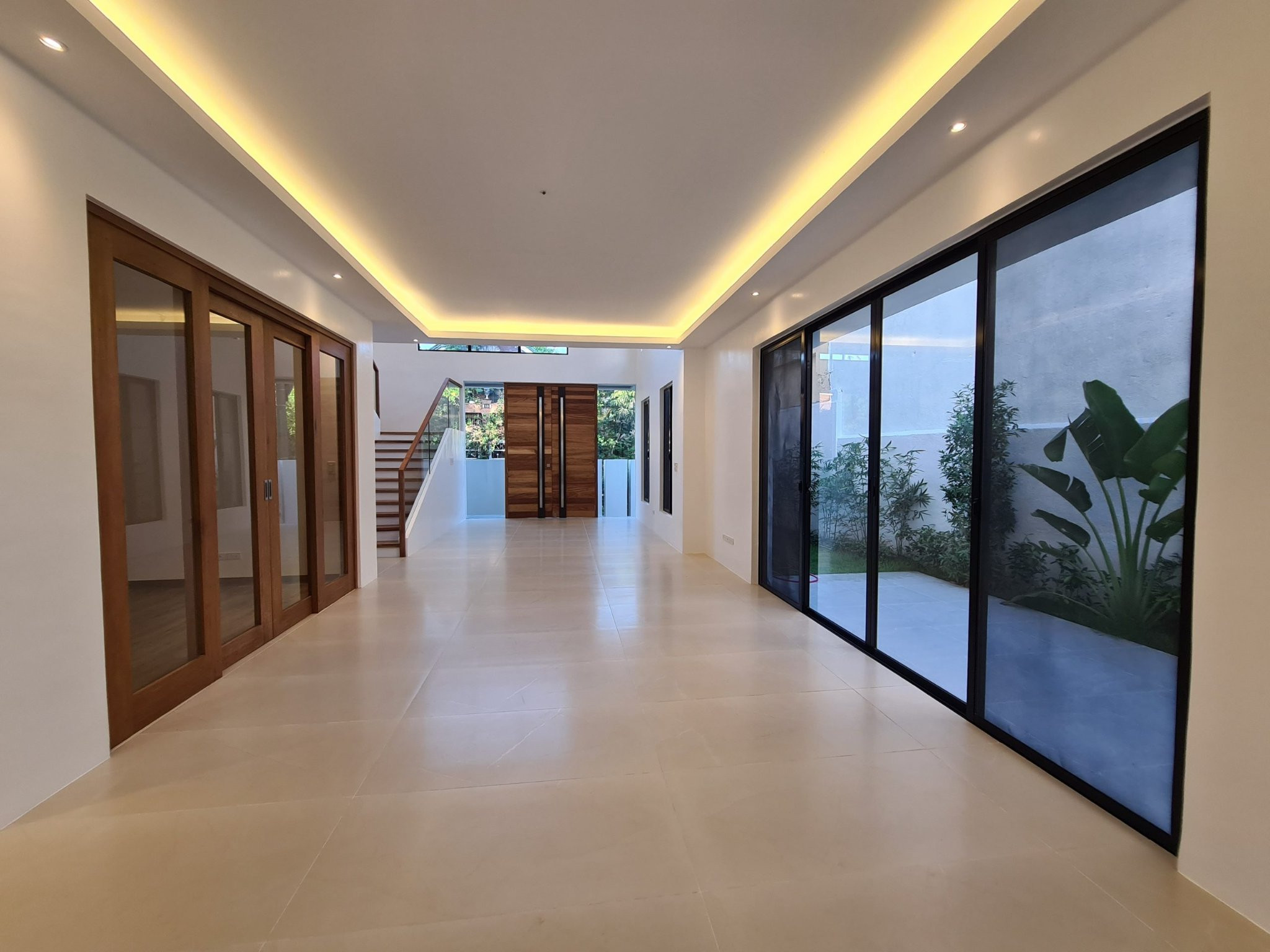 Desirable Brandnew 2 Storey House in BF Paranaque photo 2
