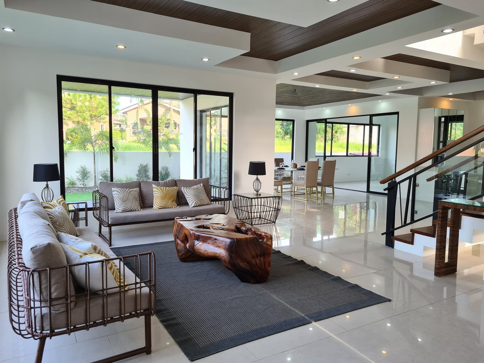 Luxurious Italian-inspired House for Sale in Portofino Heights in Vista, Alabang photo 4