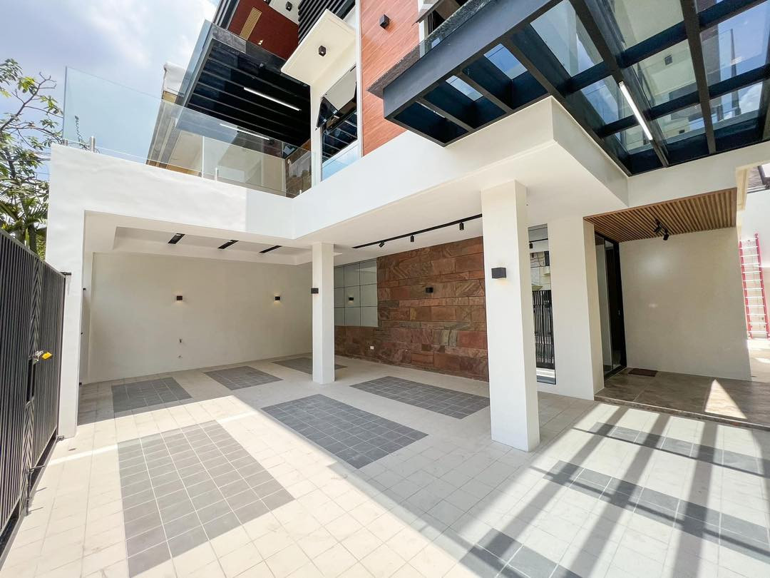 A Contemporary Modern House and Lot for Sale in Quezon City photo 2