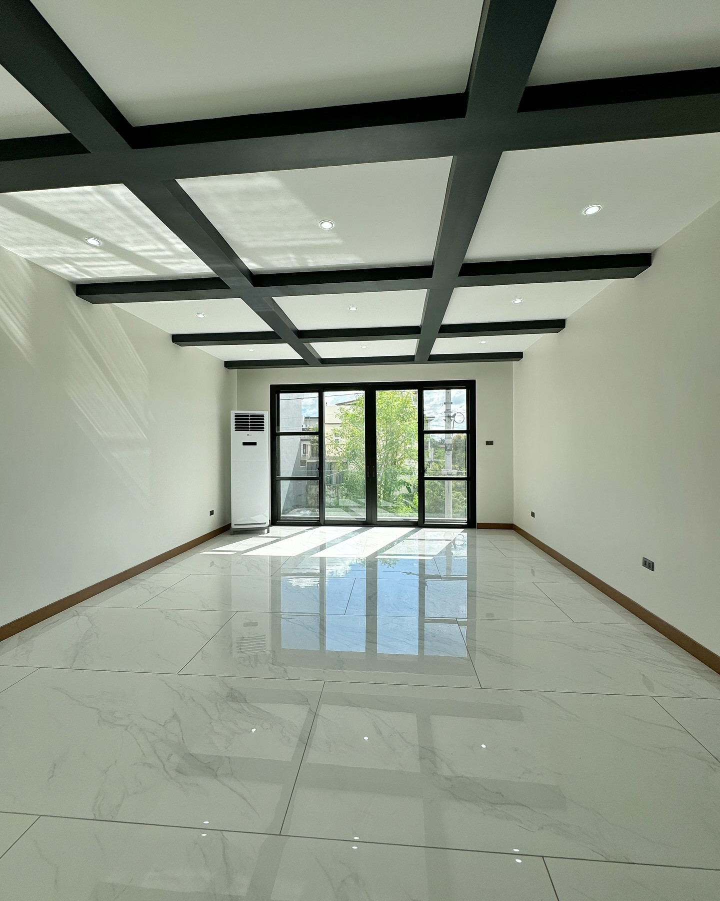 Brand New Modern 3-Storey 7-bedroom House for Sale photo 4