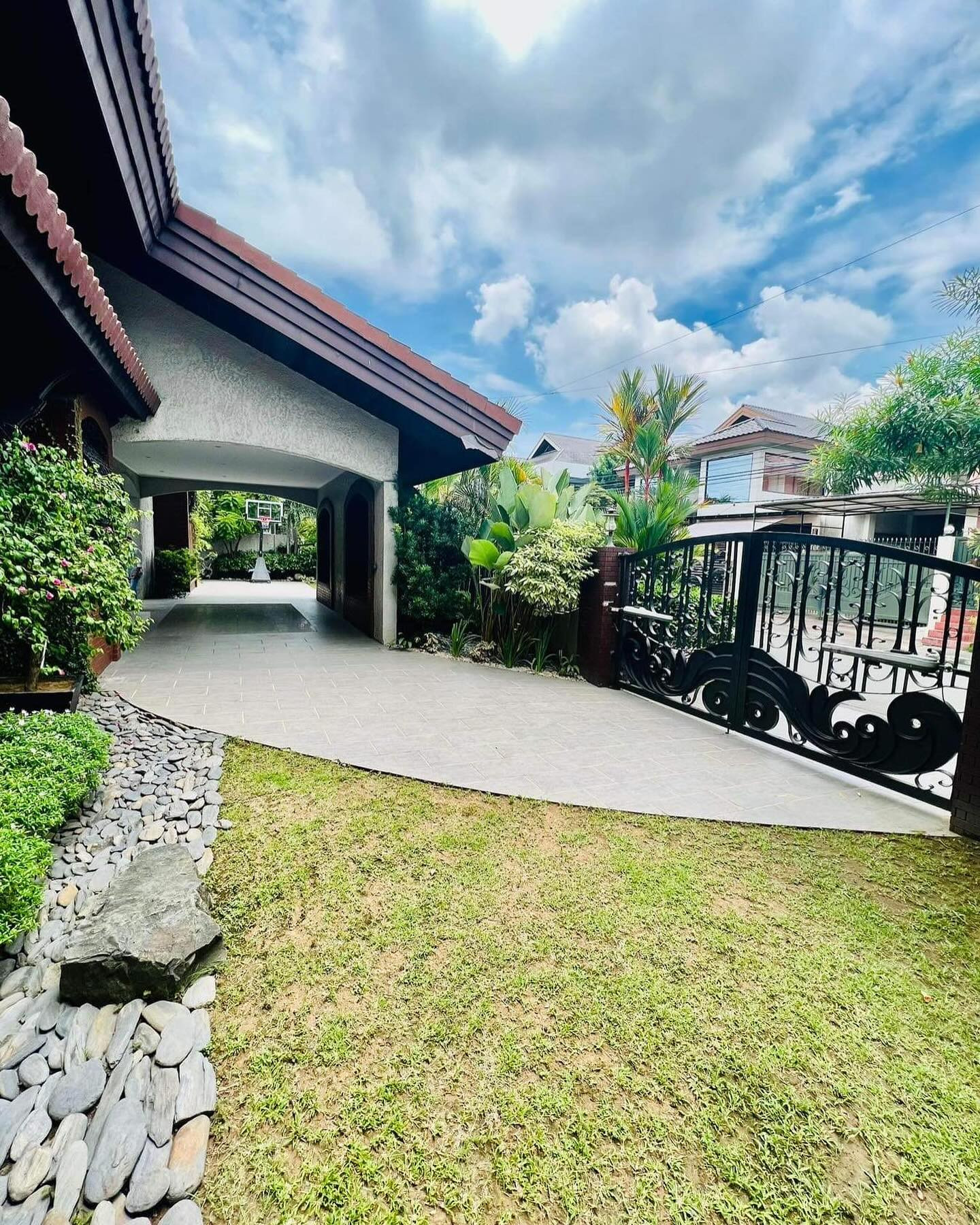 Pristine Beautiful House with Pool in Tierra Pura Subdivision photo 2