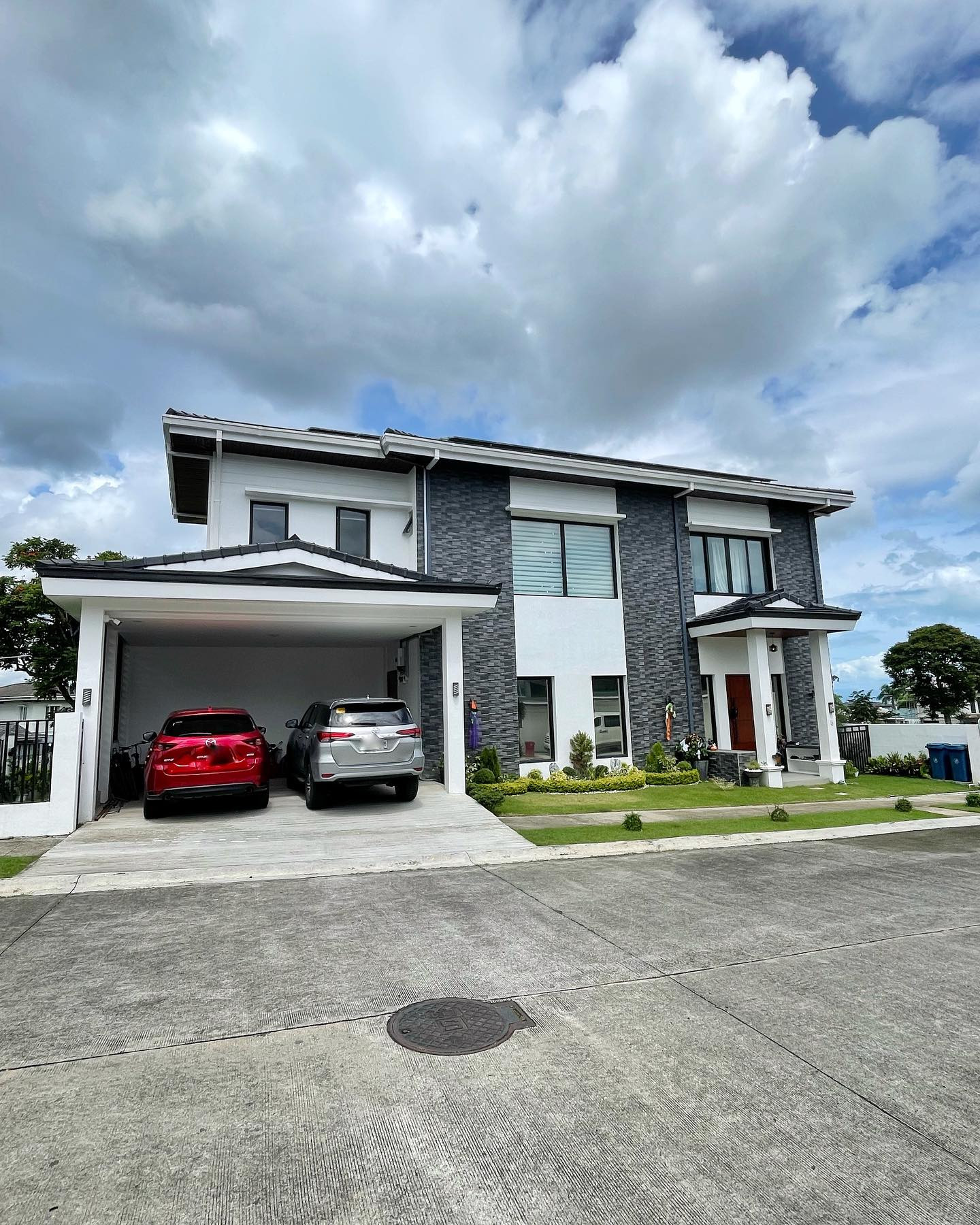 Pristine Beautiful Modern corner House for Sale photo 1