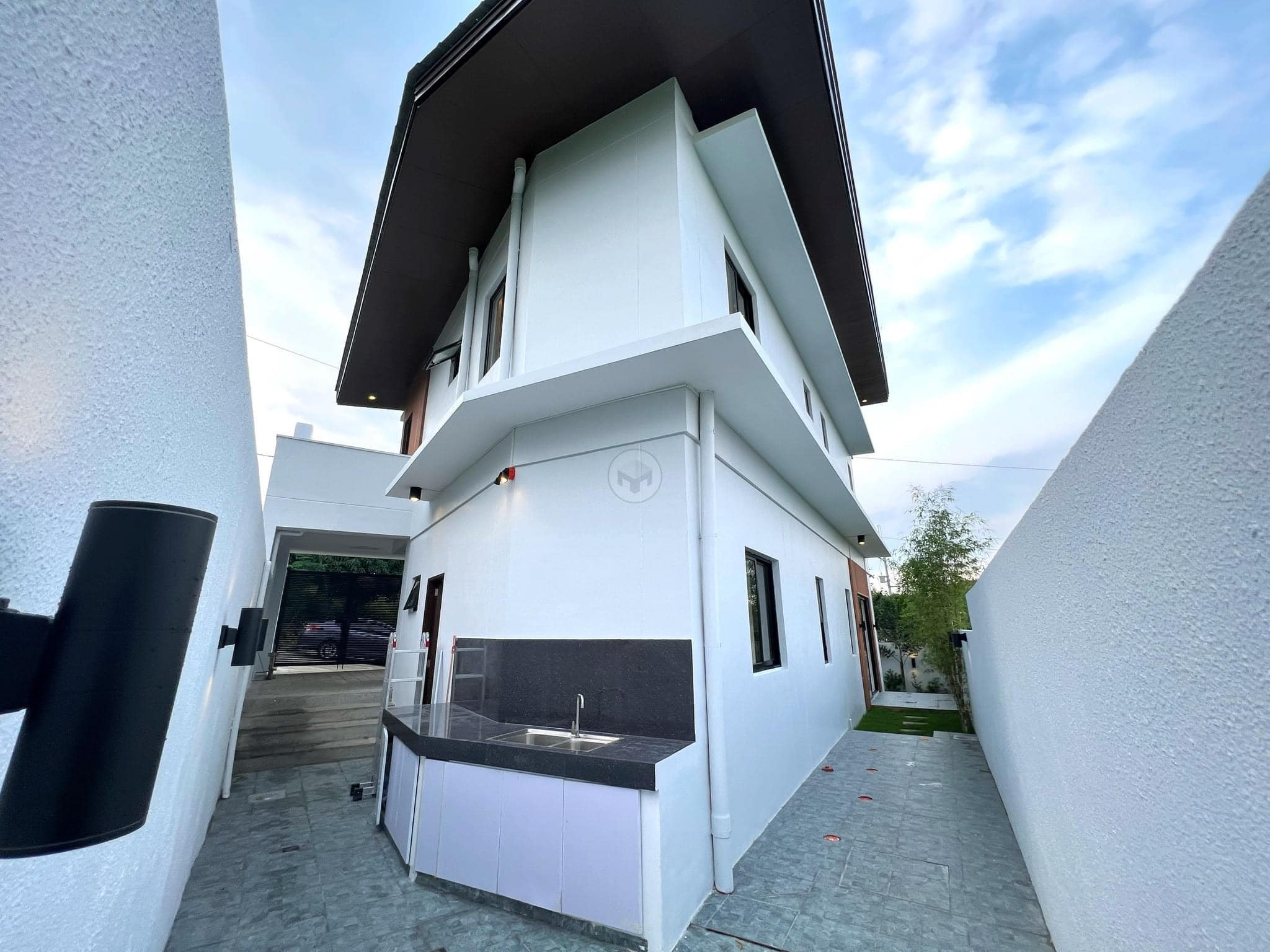 A Beautiful House and Lot for Sale photo 2