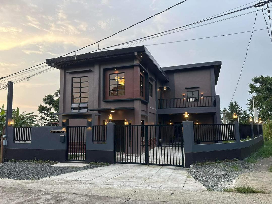 A Splendid 4 Bedroom House for Sale in Tagaytay City photo 1