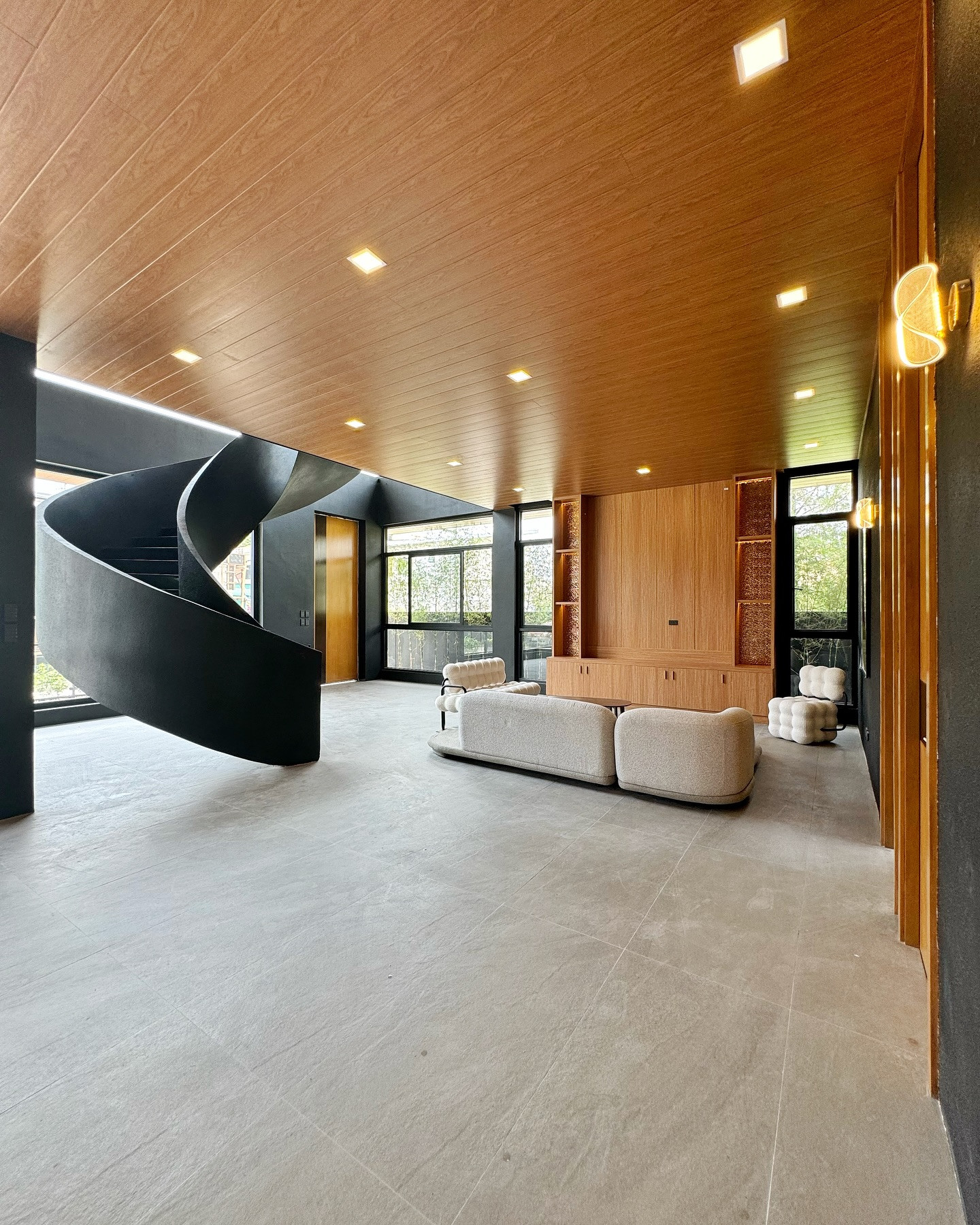 Modern Elegant Designer Home photo 4