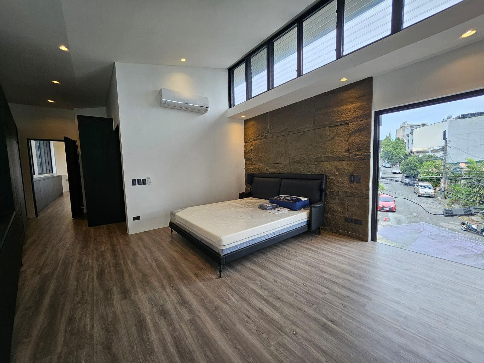 A Remarkable Brand New House and Lot for Sale in Kapitolyo, Pasig photo 5
