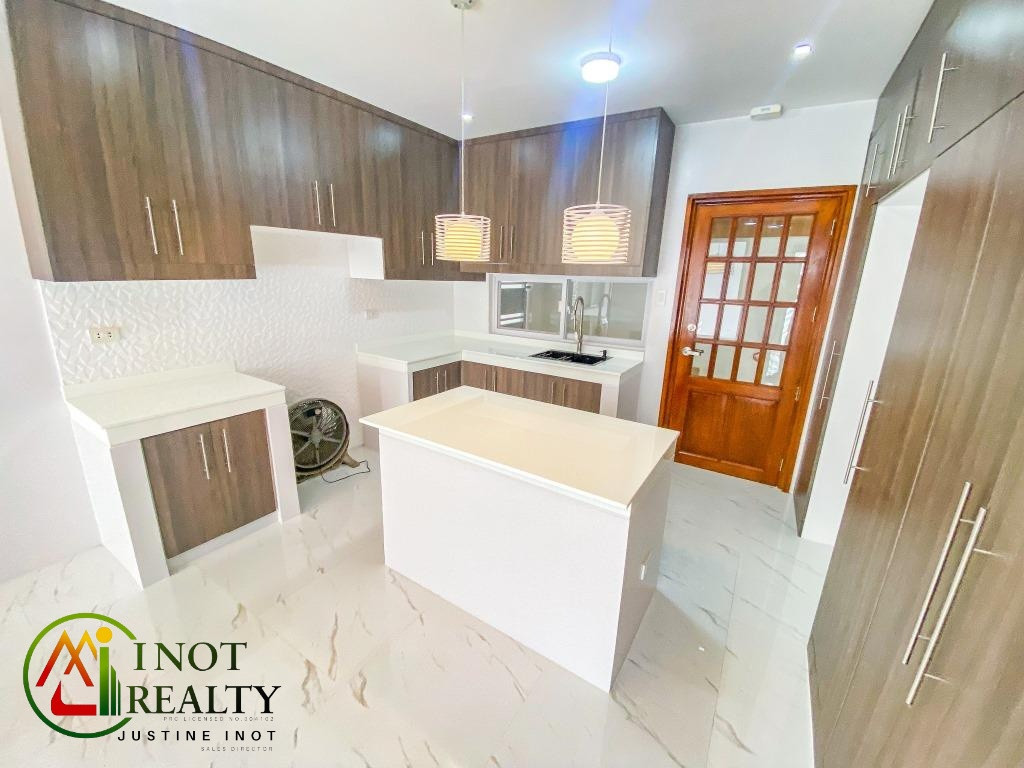 Prime Location spacious Bungalow house in BF Resort Village Las Pinas City photo 5