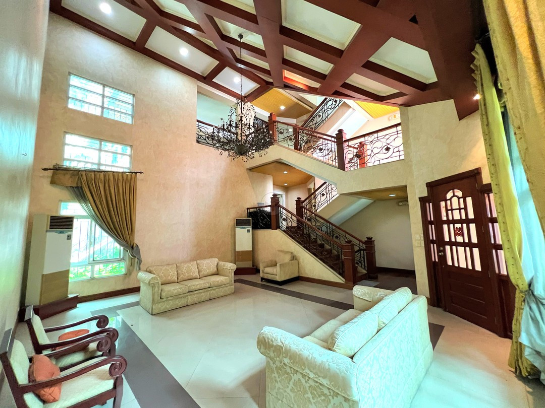 Exceptional Ancestral Home for Sale near West Avenue photo 4