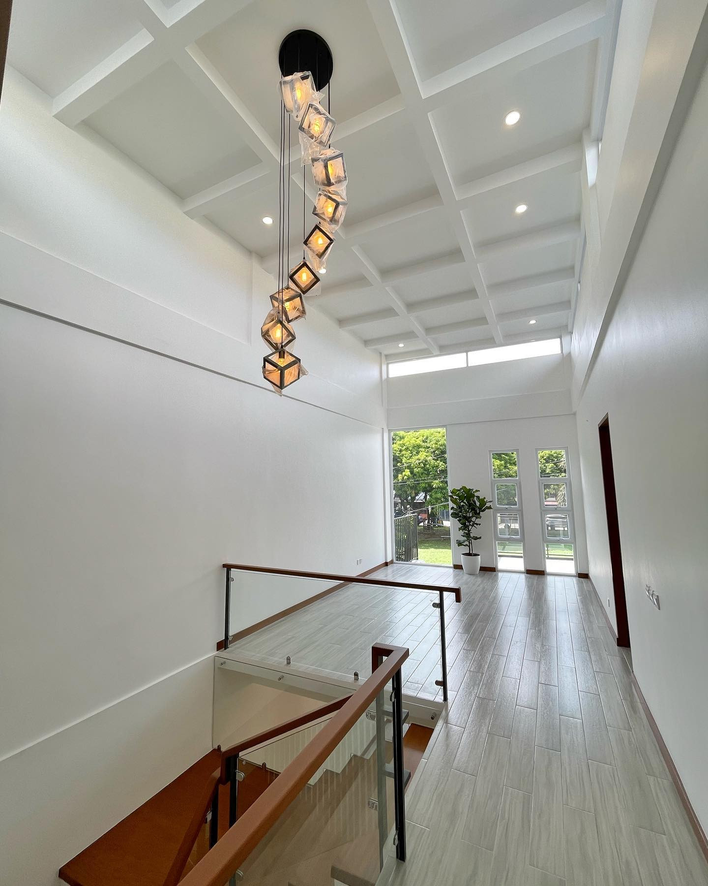 Brand New Modern Sophisticated House photo 5