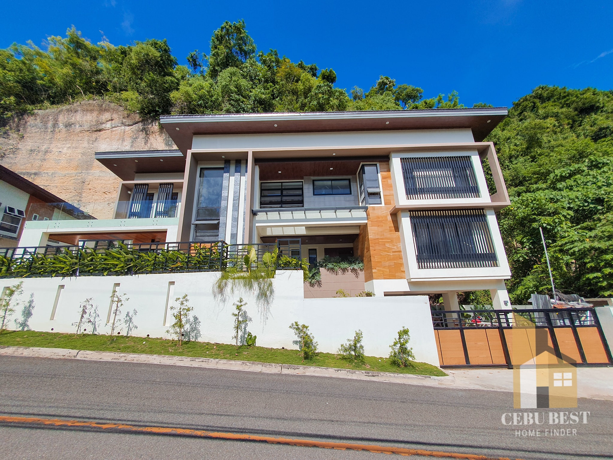 Very Spacious Luxury House in Maria Luisa Banilad Cebu City photo 4