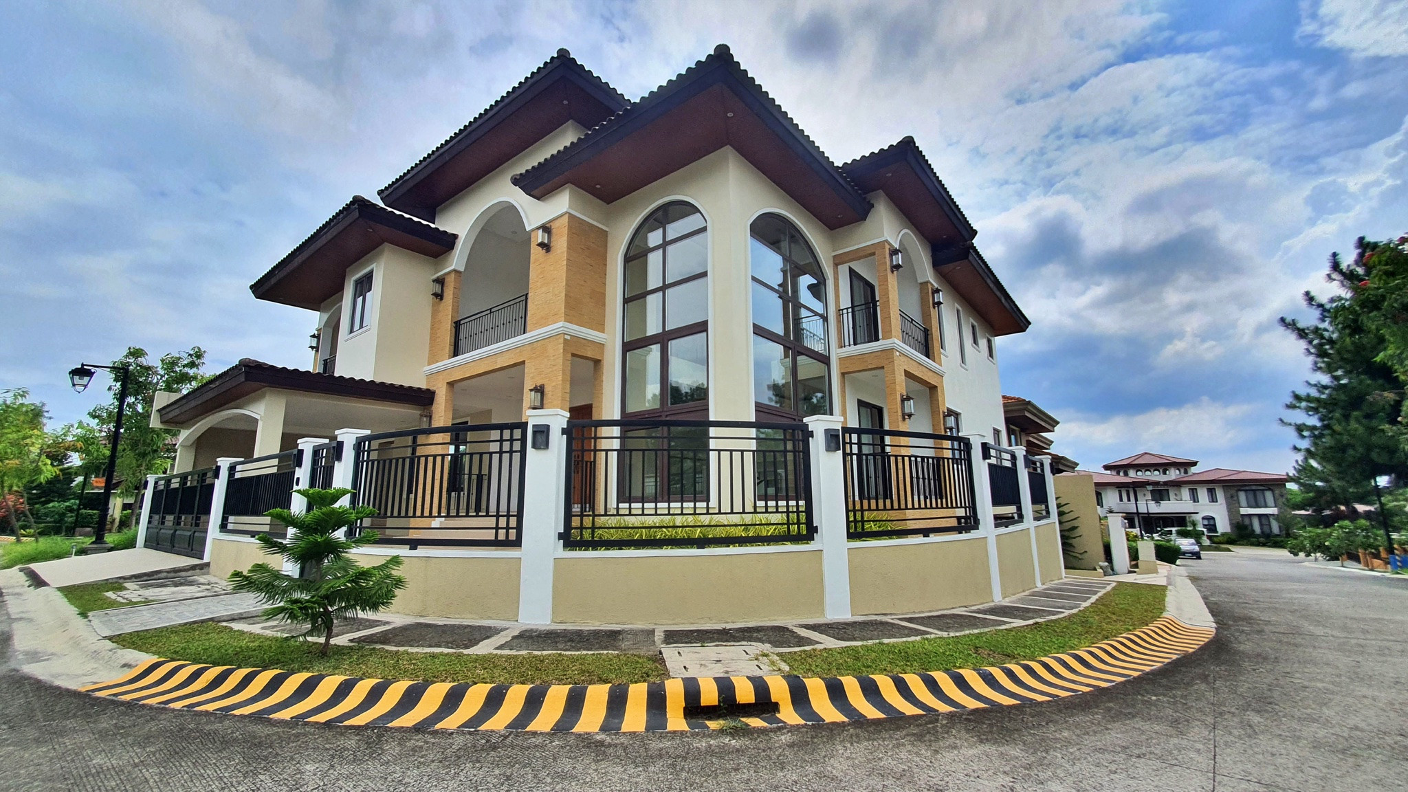 Massive Brand New House in Portofino South photo 1