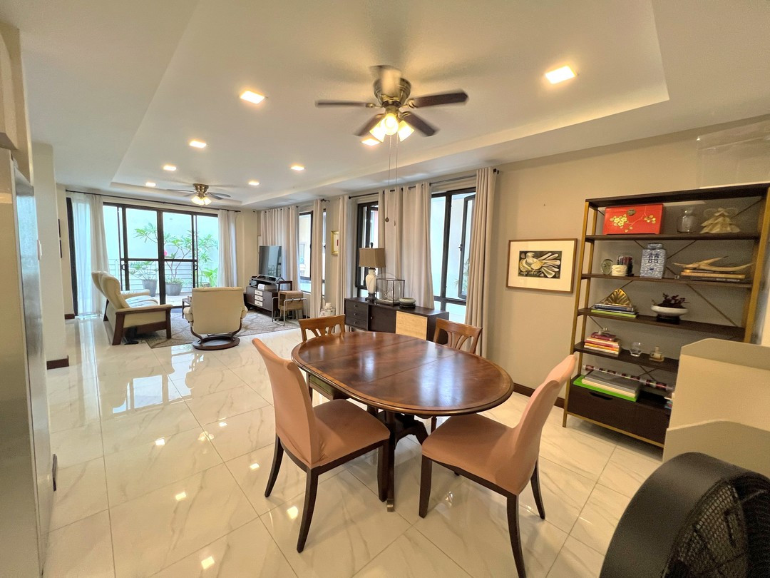 Harmonious Comfy Townhouse For Sale In New Manila photo 4