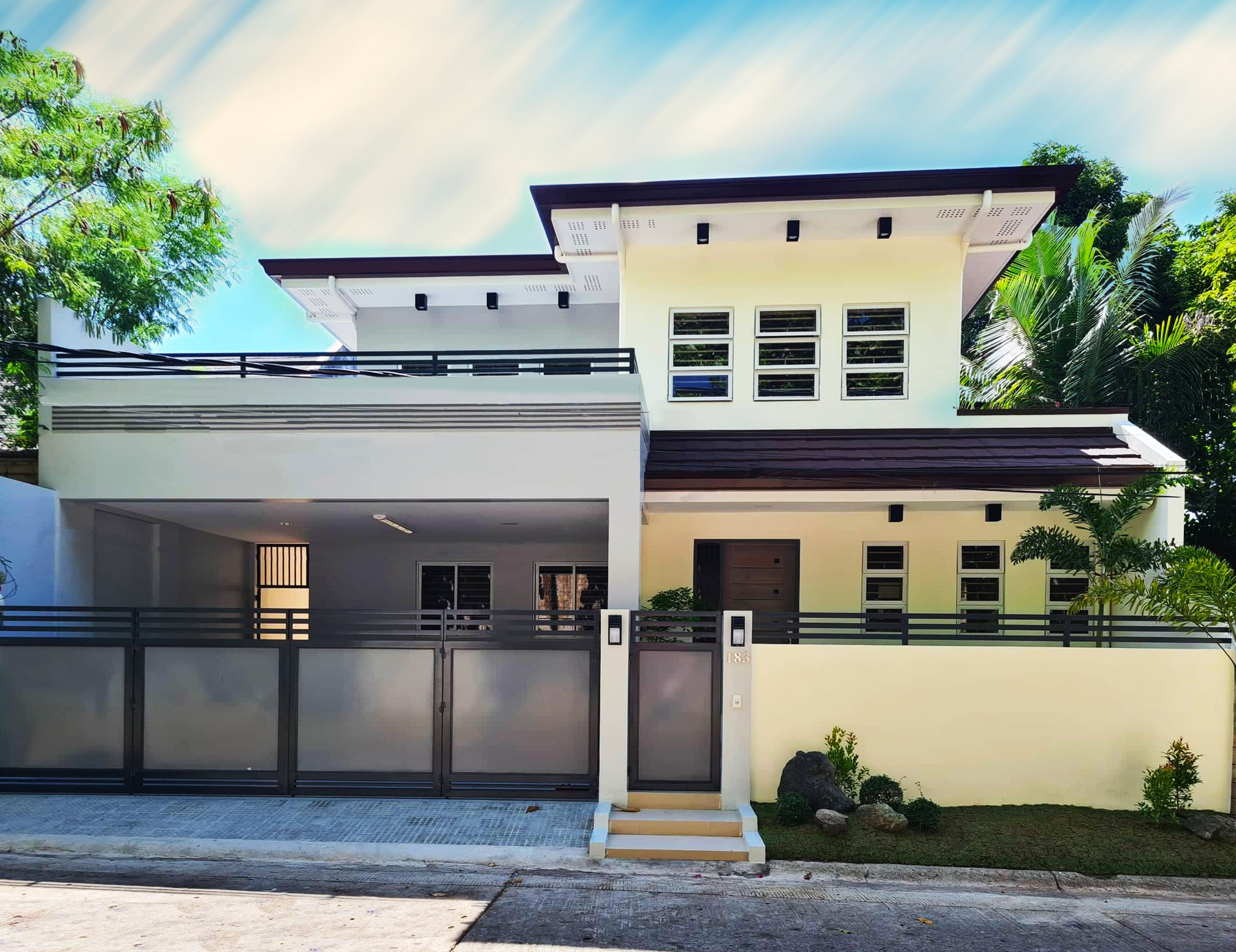 Brandnew Minimalist House For Sale photo 1