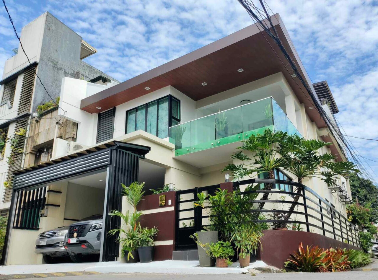 Timeless 5-Bedroom House and Lot for Sale in Project 6 photo 1