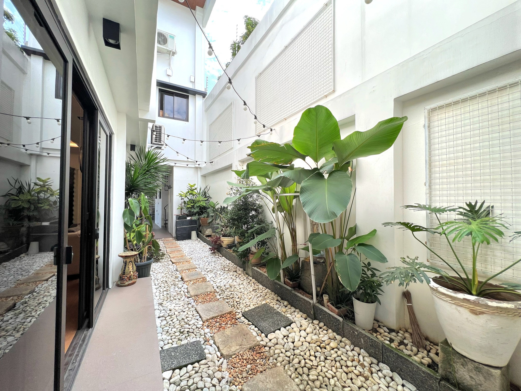 Attractive Prime House and Lot for Sale photo 5