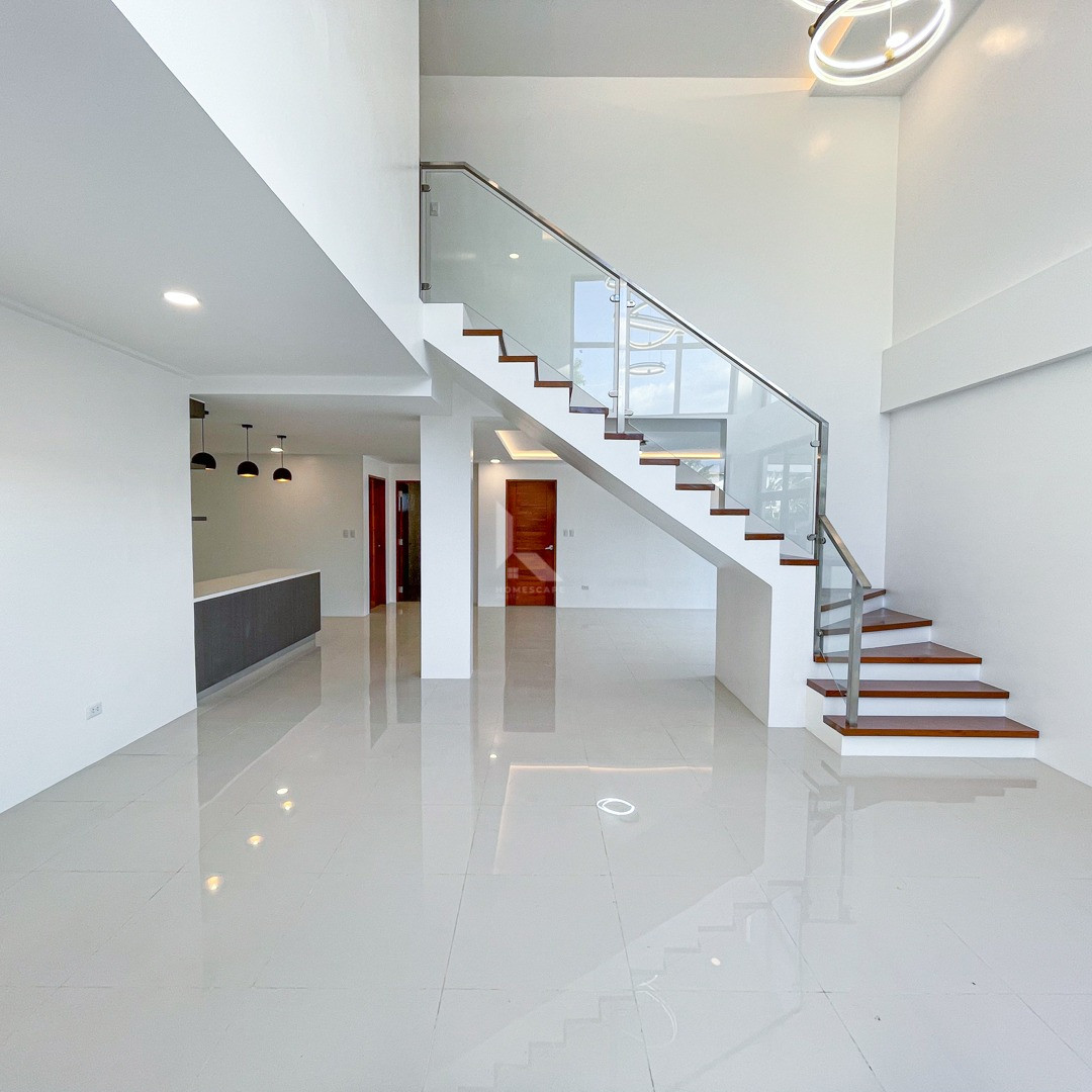 Superb Modern Tropical House and Lot For Sale photo 5