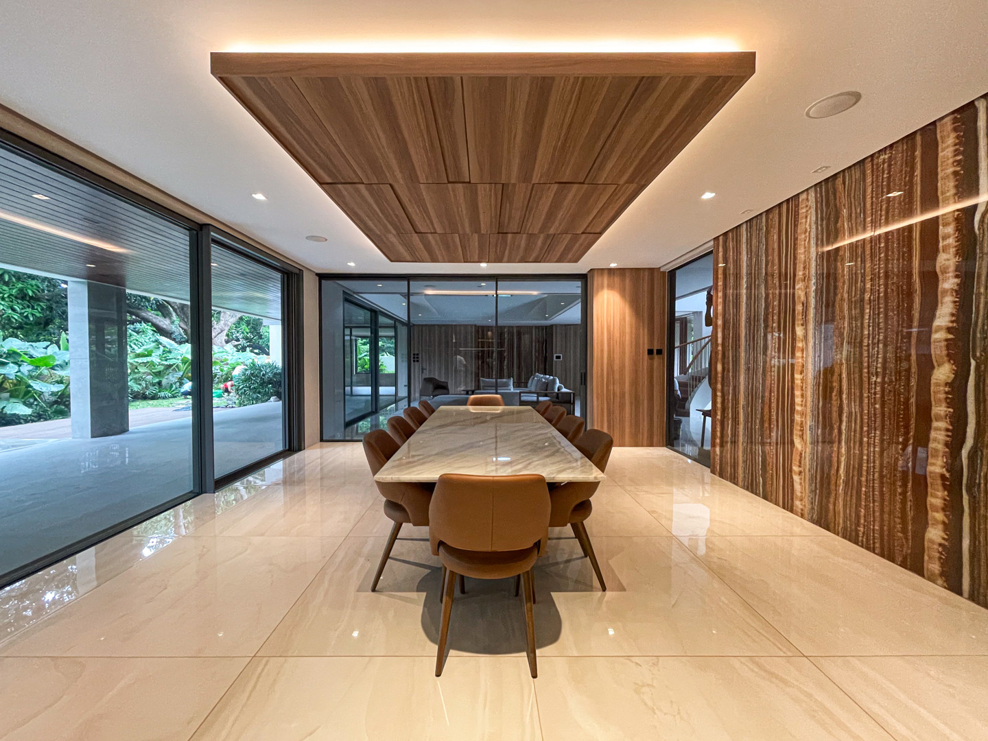 Luxurious Modern Tropical House and Lot in Ayala Alabang Village photo 4