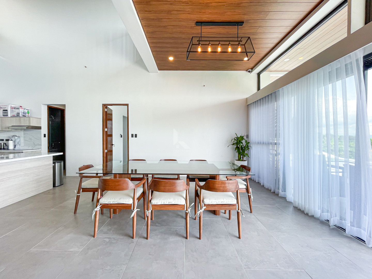 Vast Tropical Rest House For Sale in Taal View Heights photo 5