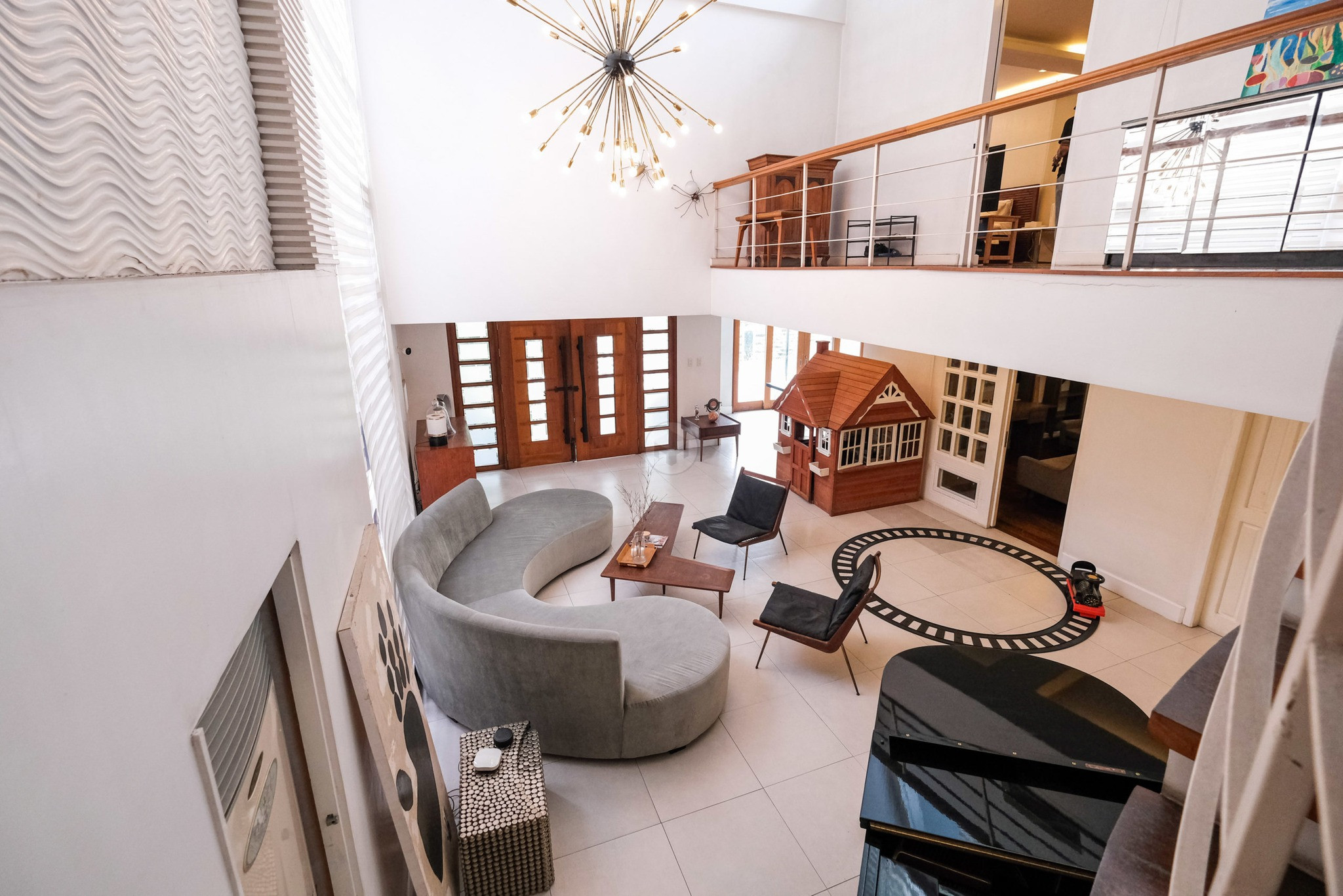 Discover this Sleek 6-Bedroom House in White Plains, Quezon City photo 1