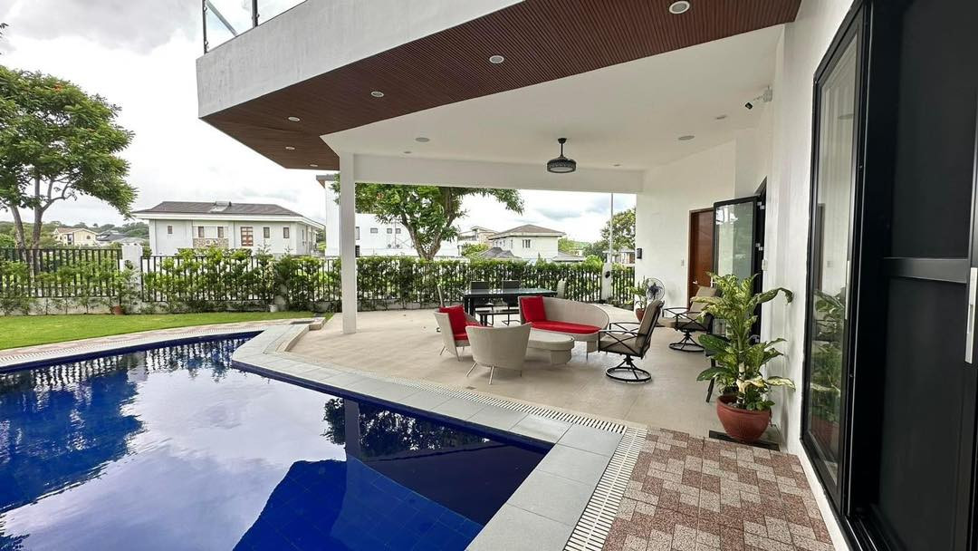 Breathtaking 4 Bedroom House for Sale in South Forbes, Cavite photo 2