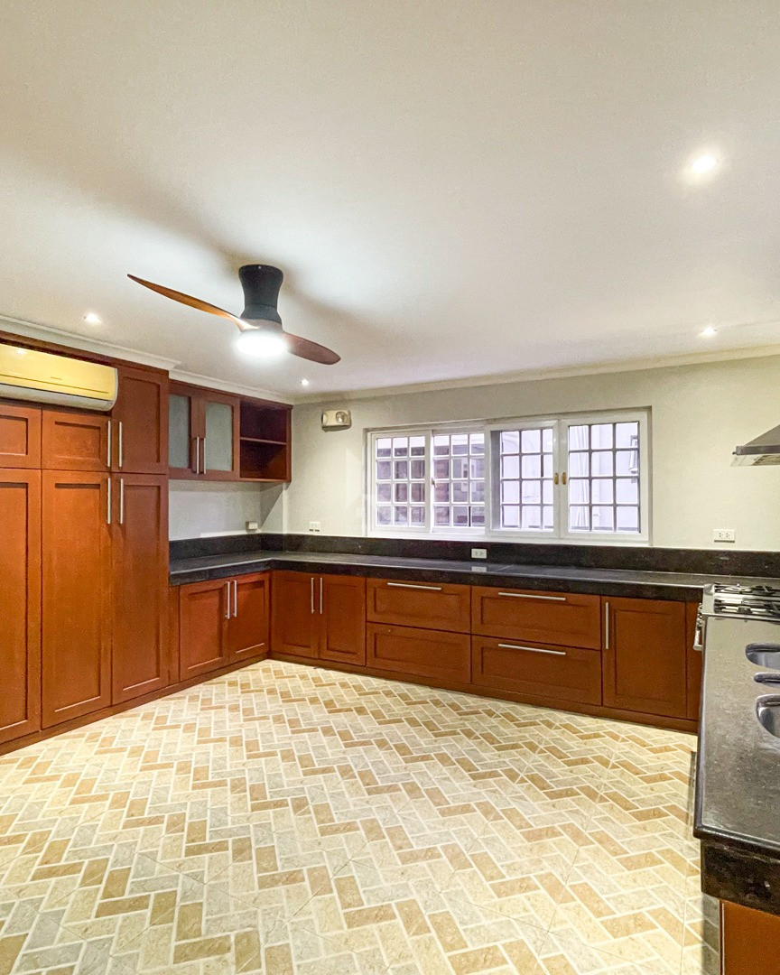 Classy Contemporary House and Lot in Vista Rea photo 3