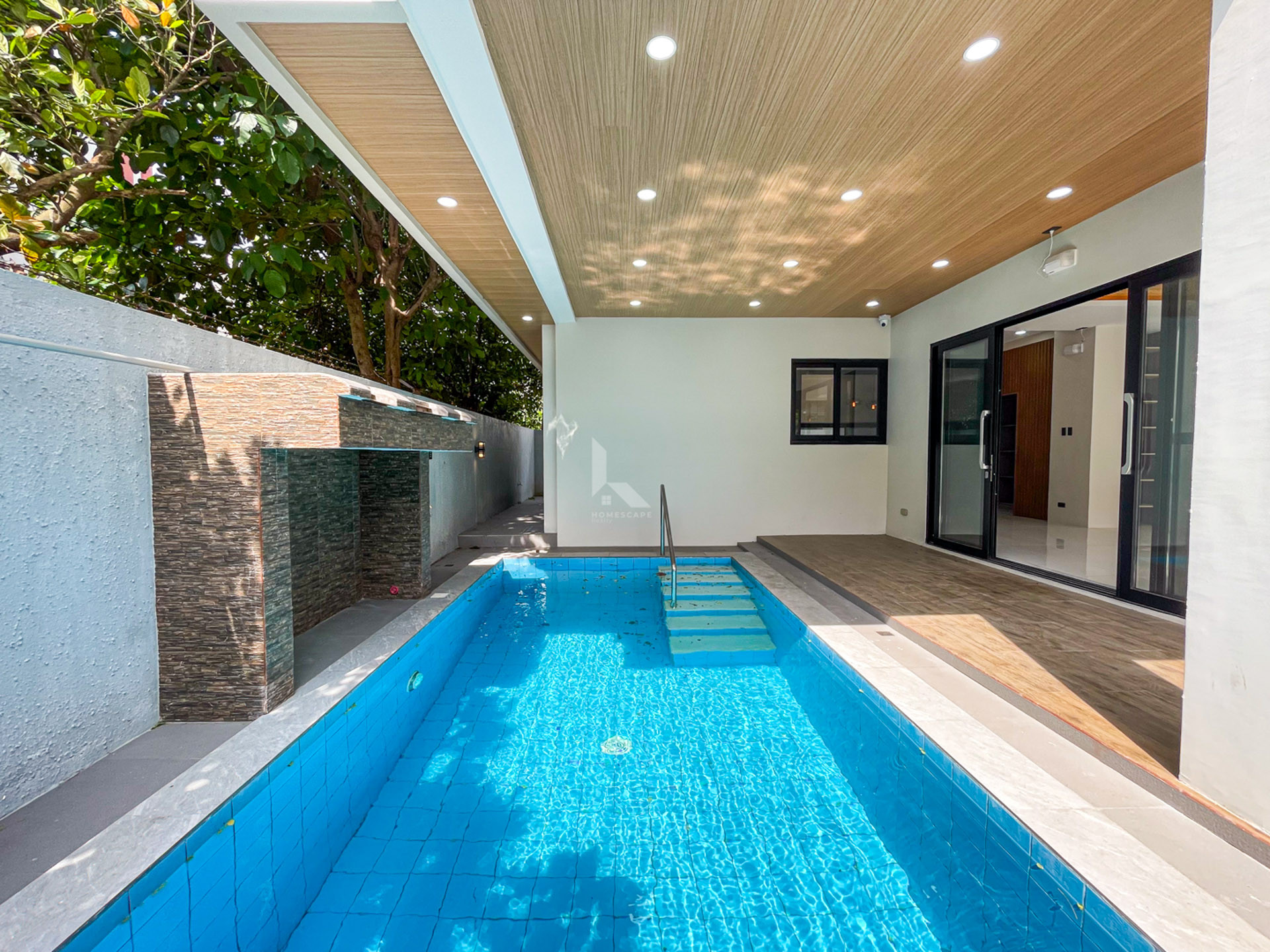 Spacious Brand New Modern Contemporary Home in Tierra Nueva Village photo 2
