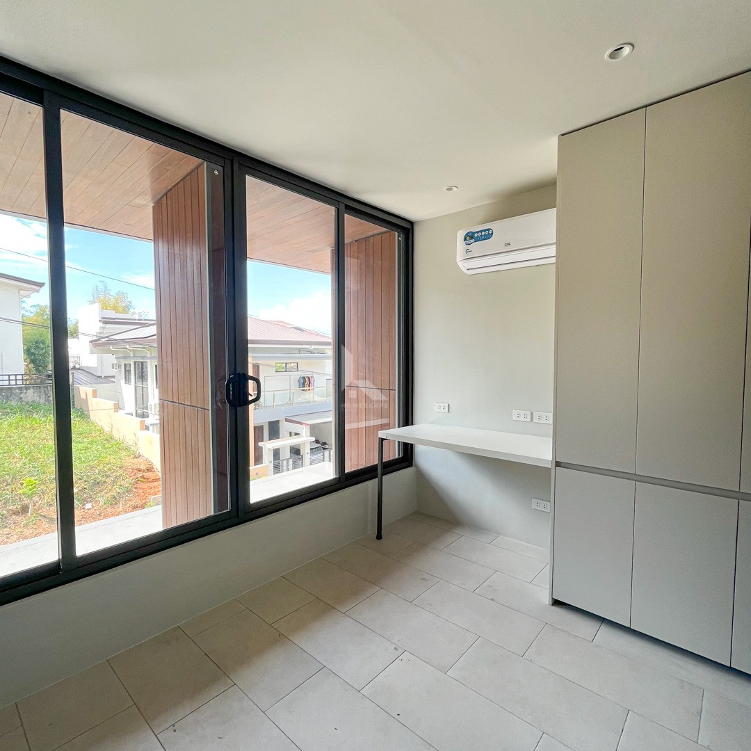 Impressive Home with Overlooking View For Sale in Havila Township, Taytay photo 5