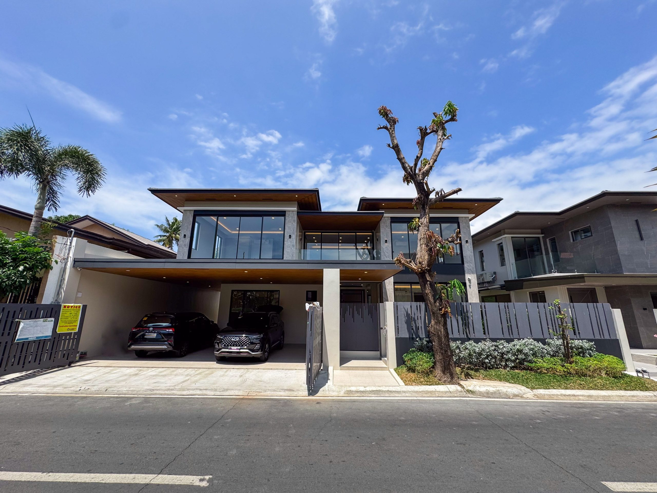 Stunning 5-Bedroom House and Lot for Sale in BF Homes, Parañaque photo 1