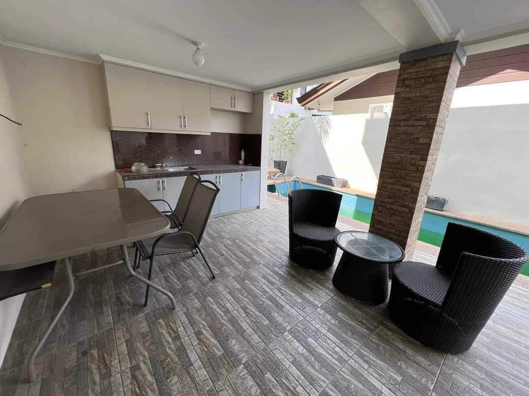 Contemporary House with Pool for Sale in a secured subd. photo 2