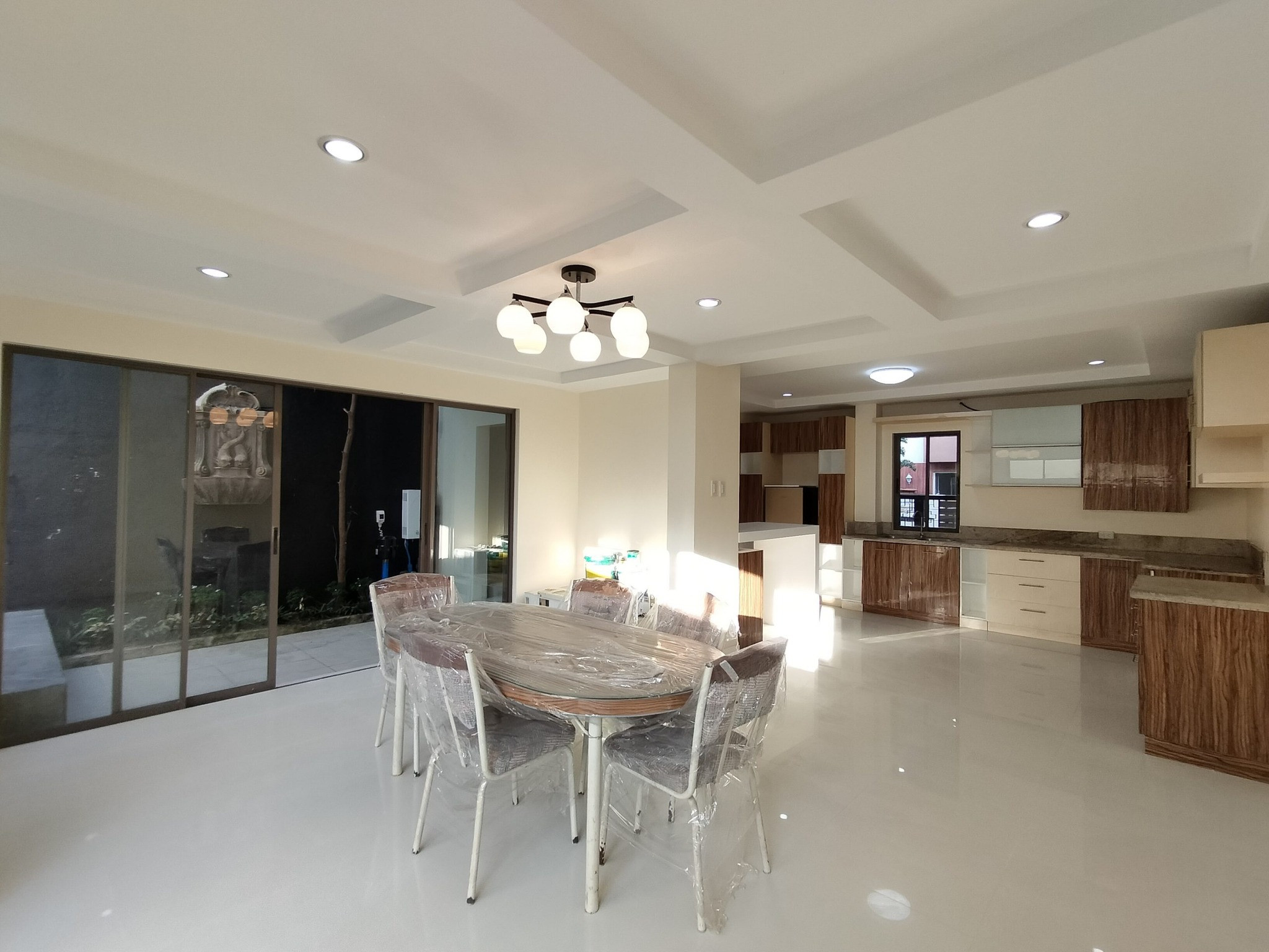 Brandnew House with Swimming Pool in Bf Homes Las Pinas photo 5