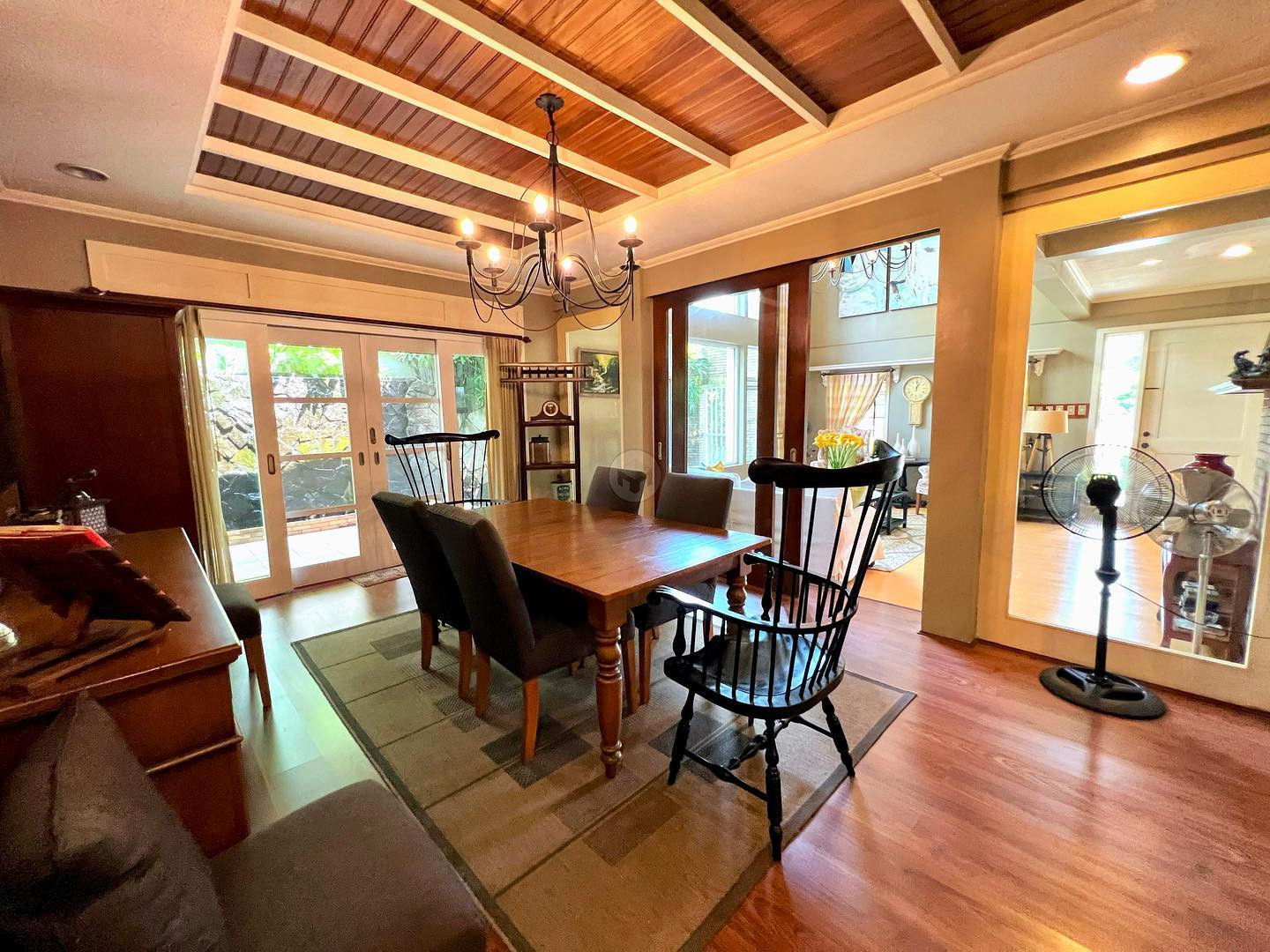 Alluring American Country Style House and Lot For Sale photo 3