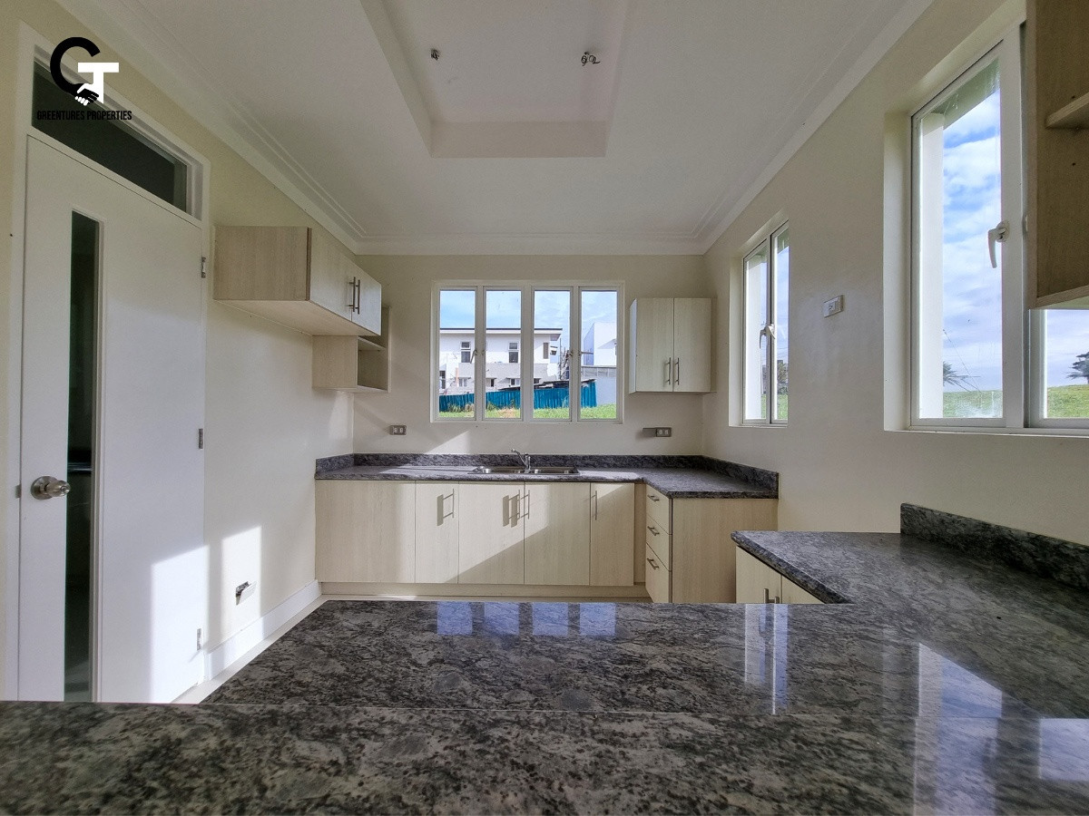 Modern High Ceiling American House and Lot Design with Mt. Makiling Balcony photo 5