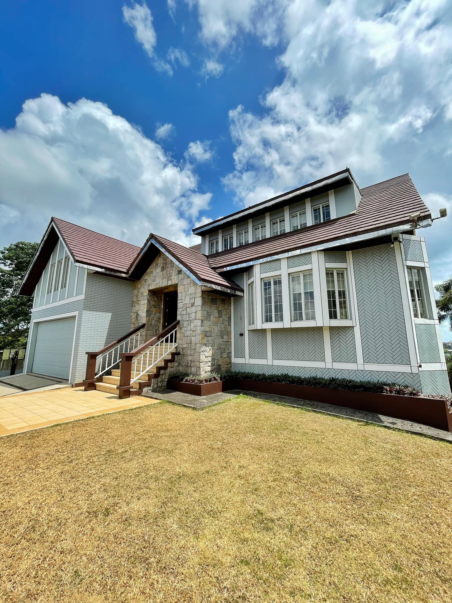 Beautiful Family Vacation House for Sale in Mendez Tagaytay City photo 1