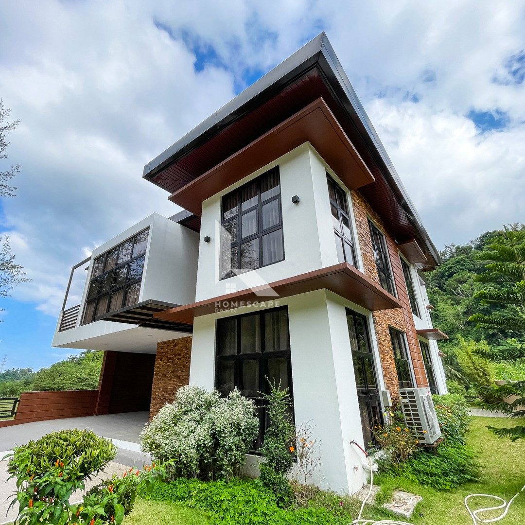Pleasing Modern Contemporary House and Lot For Sale in Twin Lakes Tagaytay photo 2