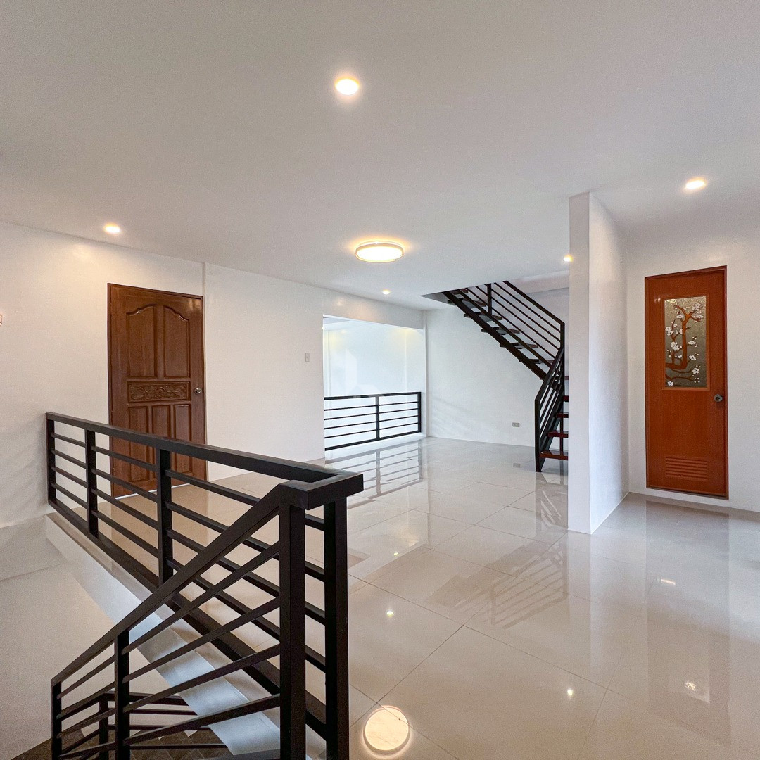 Impressive Modern Industrial House and Lot For Sale photo 3