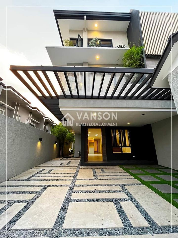 HOUSE AND LOT FOR SALE IN AFPOVAI, TAGUIG CITY photo 1