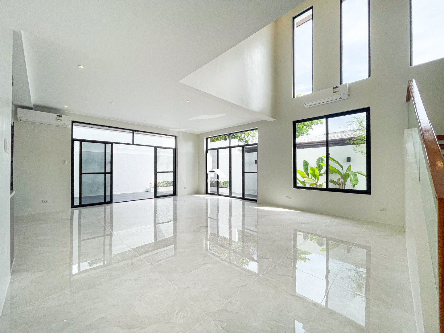 Elegant Modern Contemporary House and Lot in BF Homes photo 4
